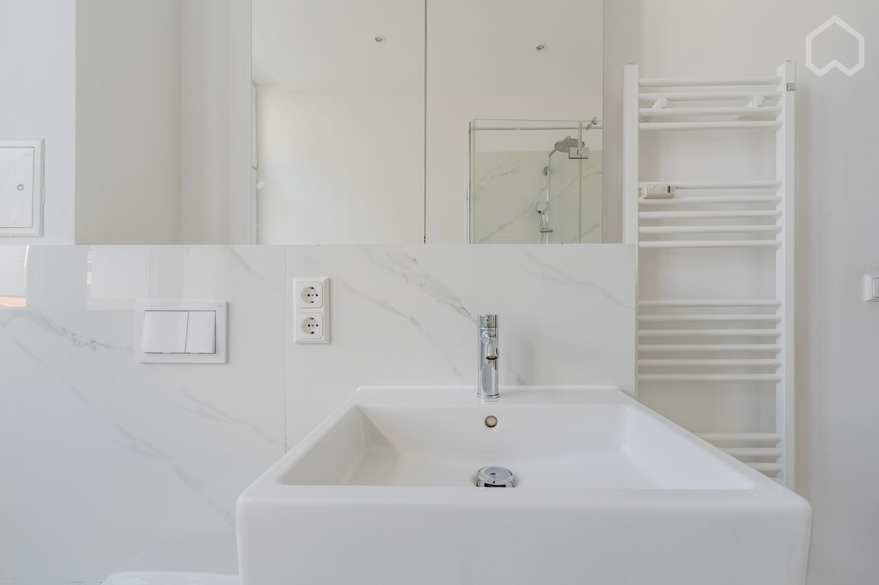  GIRLS ONLY APARTMENT | Stylish Room With Balcony In Historical Apartment On Famous Torstraße / Near   -  GIRLS ONLY APARTMENT | Stylish Room with Balcony in Historical Apartment on famous Torstraße / near Rosenthaler Platz  - Gallery -  10