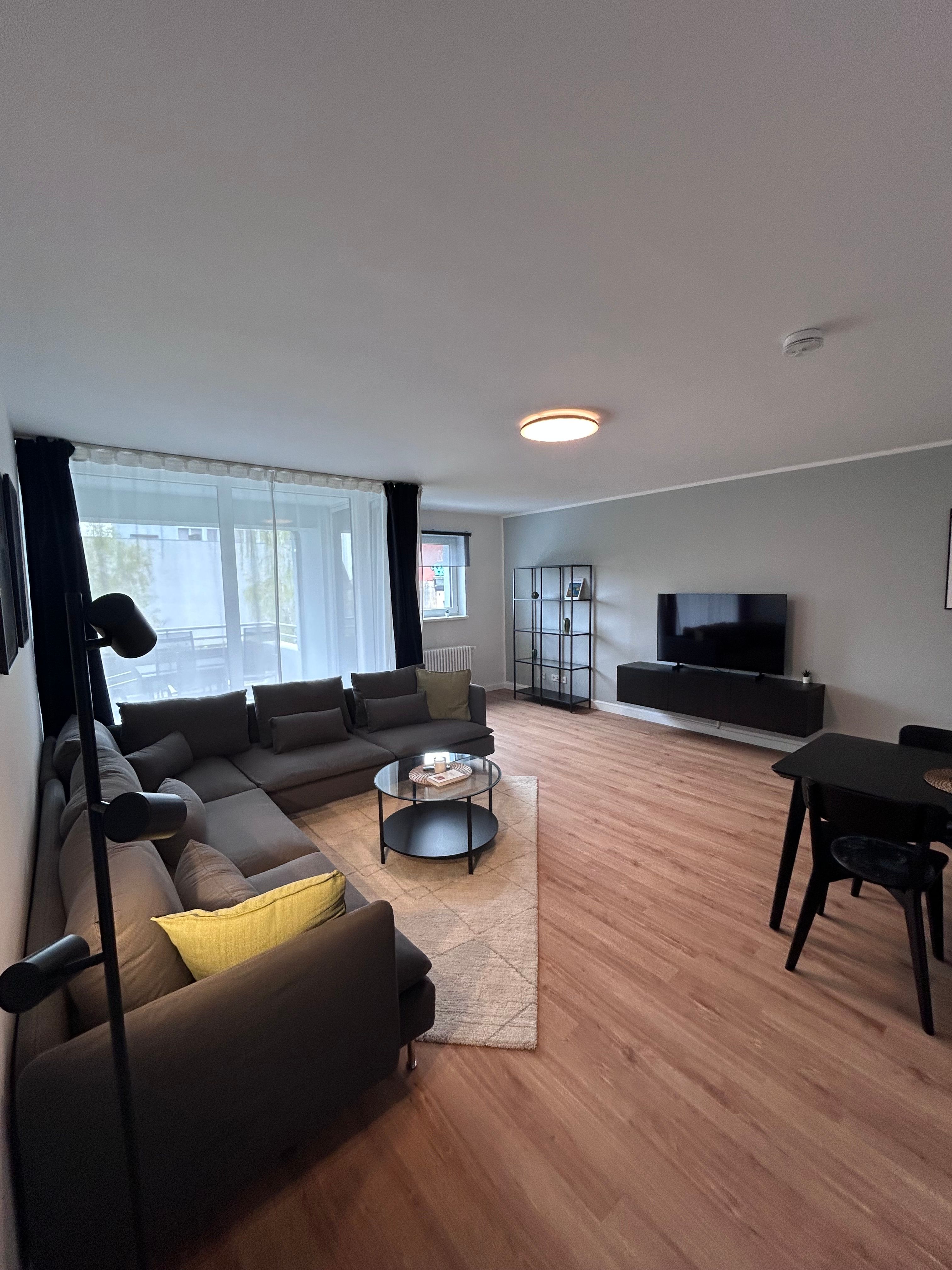  Freshly Renovated, Spacious 3-Room Apartment  -  Freshly renovated, spacious 3-room apartment  - Gallery -  2