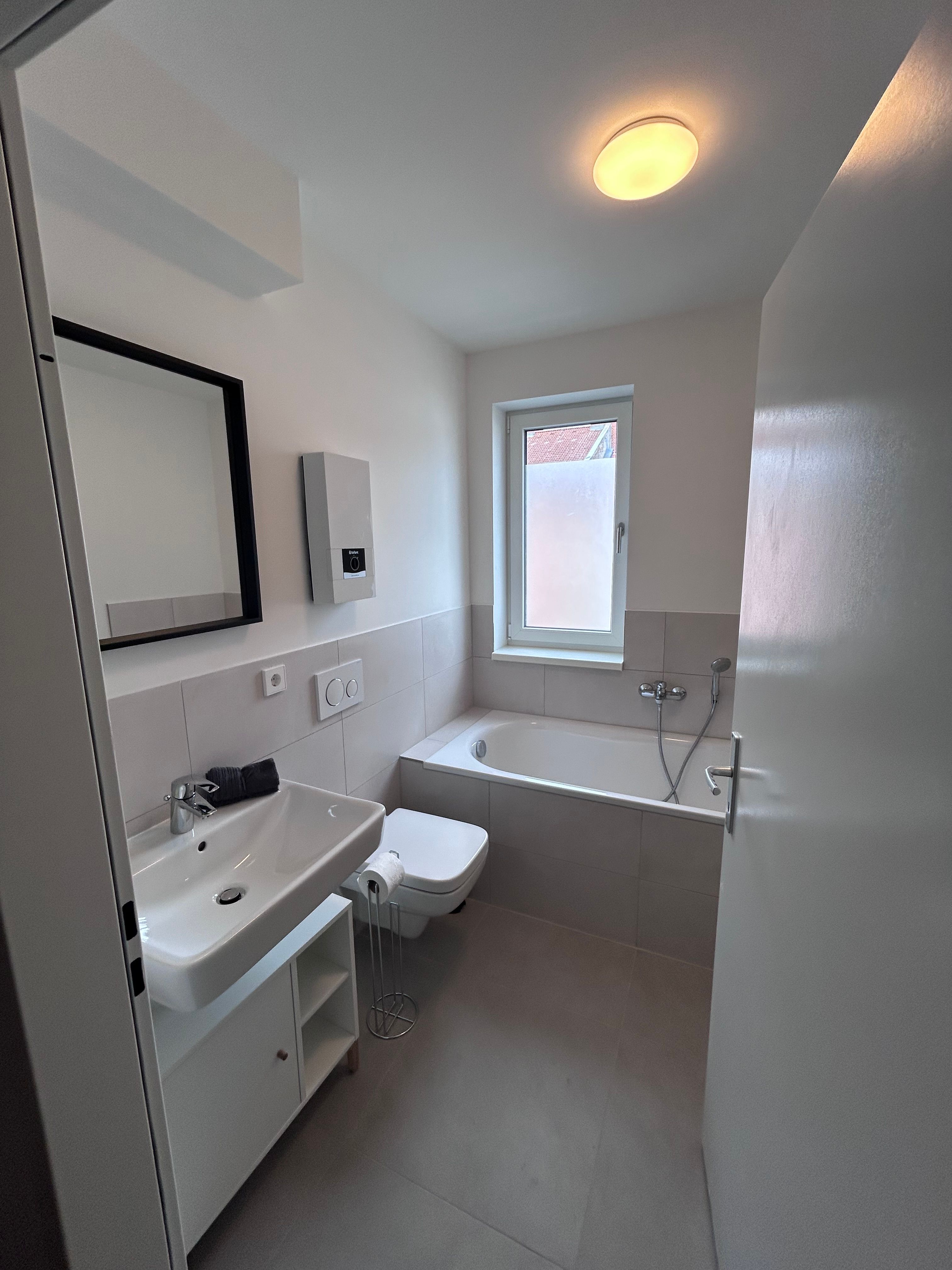  Freshly Renovated, Spacious 3-Room Apartment  -  Freshly renovated, spacious 3-room apartment  - Gallery -  10