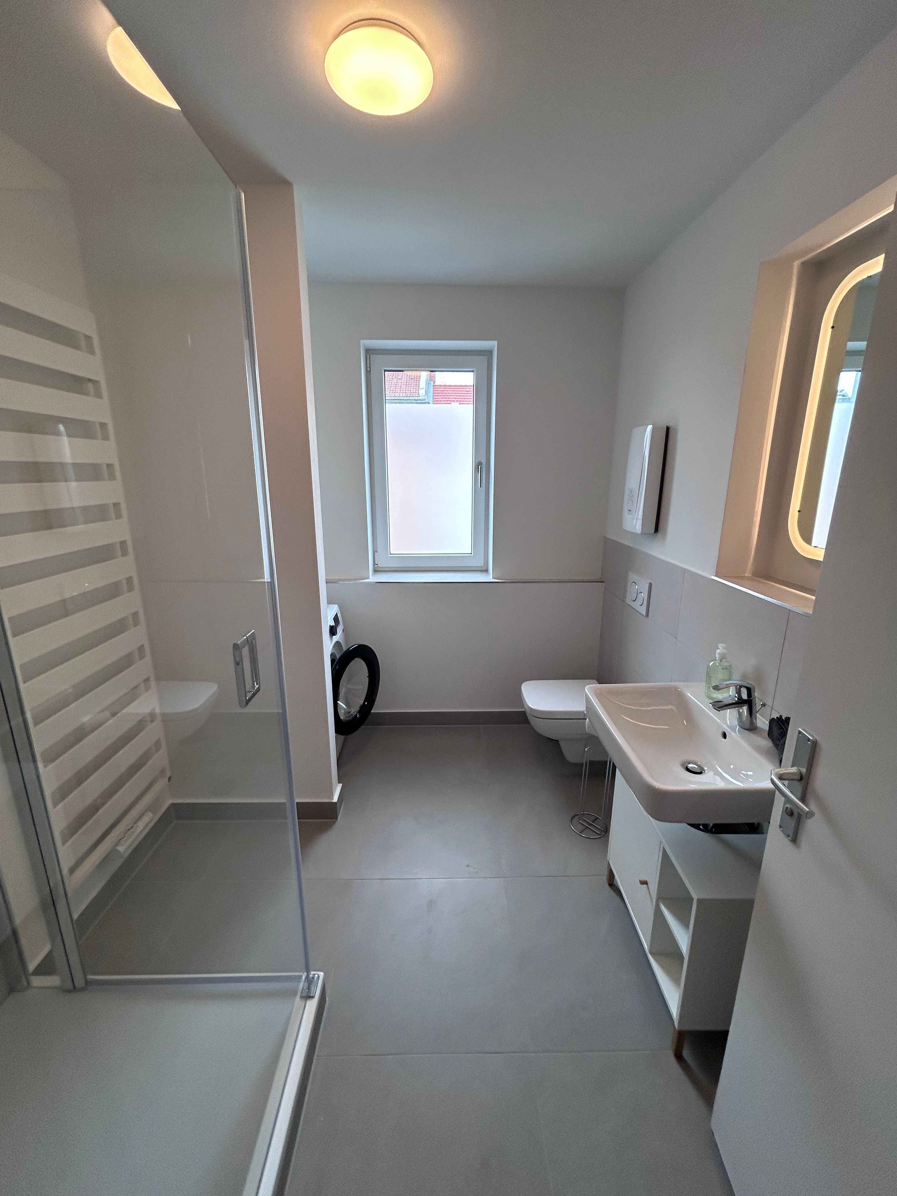  Freshly Renovated, Spacious 3-Room Apartment  -  Freshly renovated, spacious 3-room apartment  - Gallery -  9