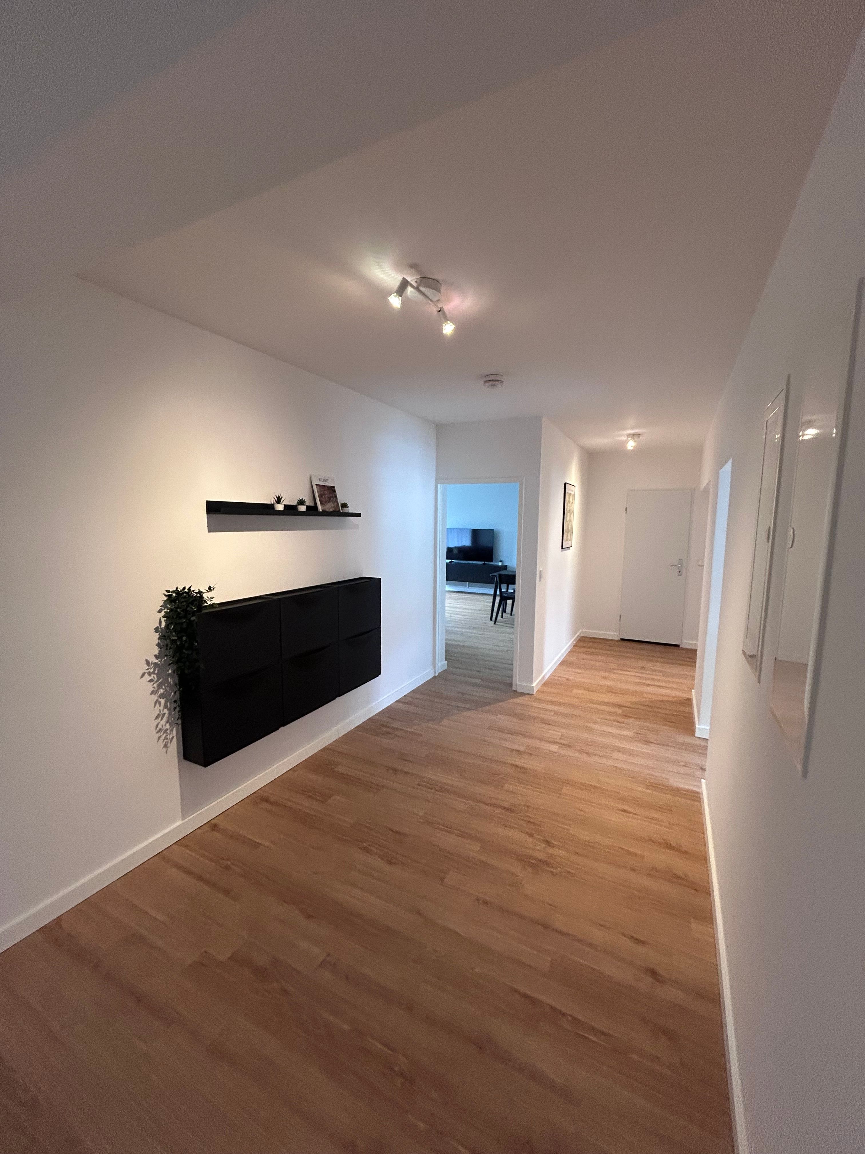  Freshly Renovated, Spacious 3-Room Apartment  -  Freshly renovated, spacious 3-room apartment  - Gallery -  12