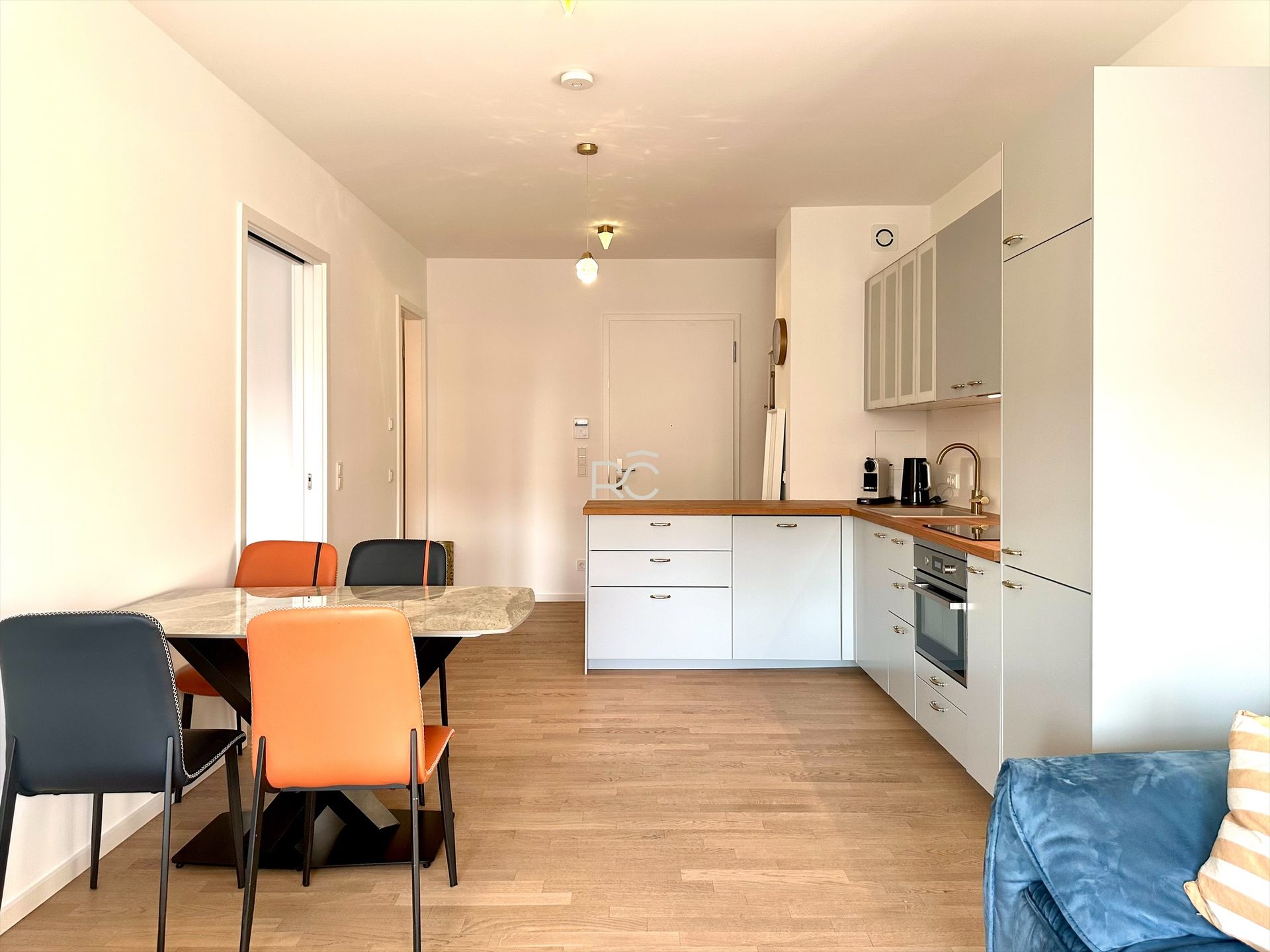  Stylish New-Build 2.5-Room Apartment Overlooking The Spree – East Side Gallery  -  Stylish New-Build 2.5-Room Apartment Overlooking the Spree – East Side Gallery  - Gallery -  6