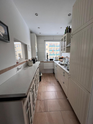 Furnished room for sublet in a quiet 2-room apartment.