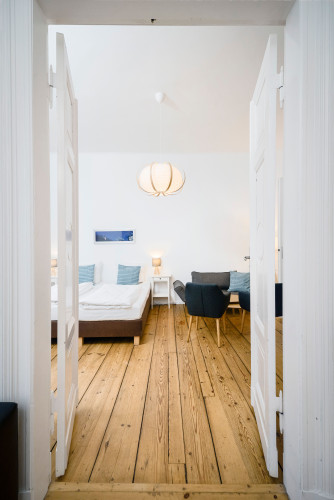 Spacious, bright apartment near Kollwitzplatz and ALEX