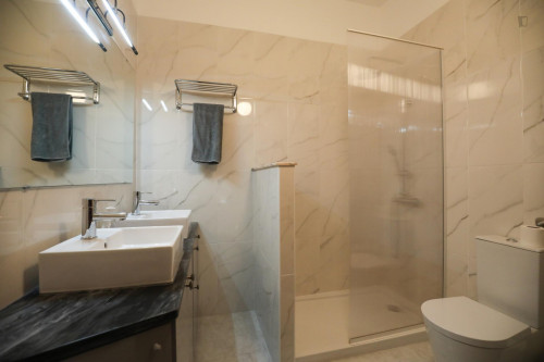 Pleasent single bedroom in Olaias