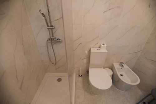 Pleasent single bedroom in Olaias