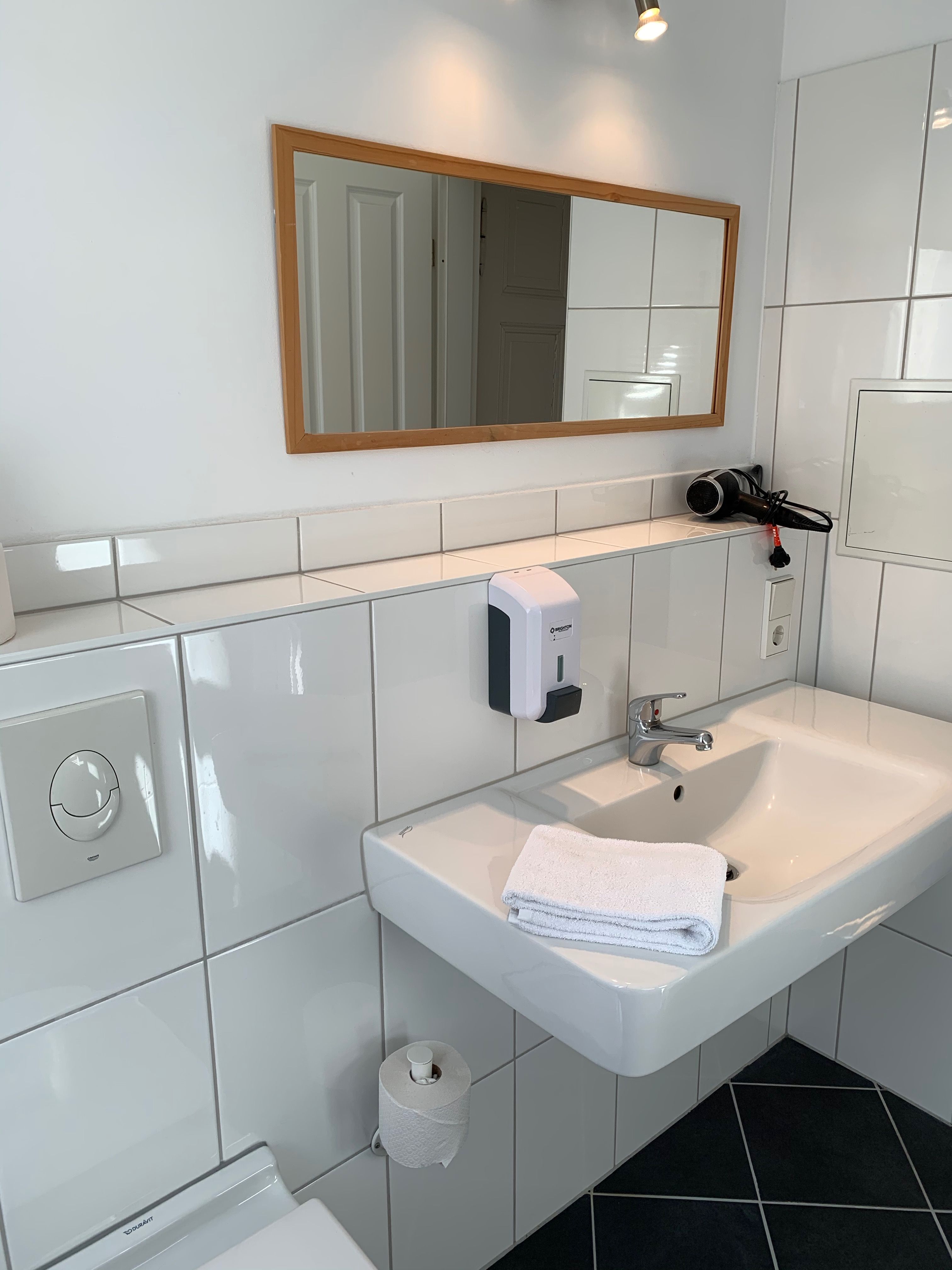  Spacious Bright Apartment With 3 Rooms In Wonderful Area  -  Spacious bright apartment with 3 rooms in wonderful area  - Gallery -  6