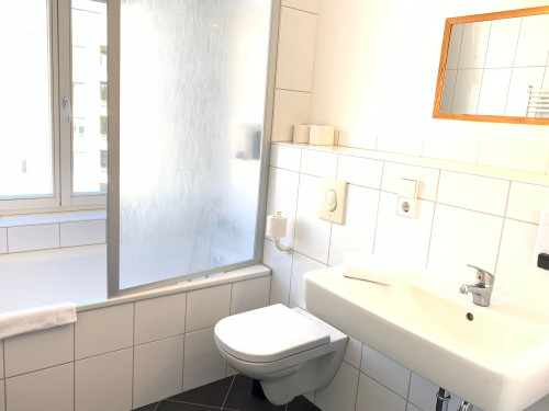 3 large rooms in classical Berlin building with lift close to Kollwitzplatz and ALEX