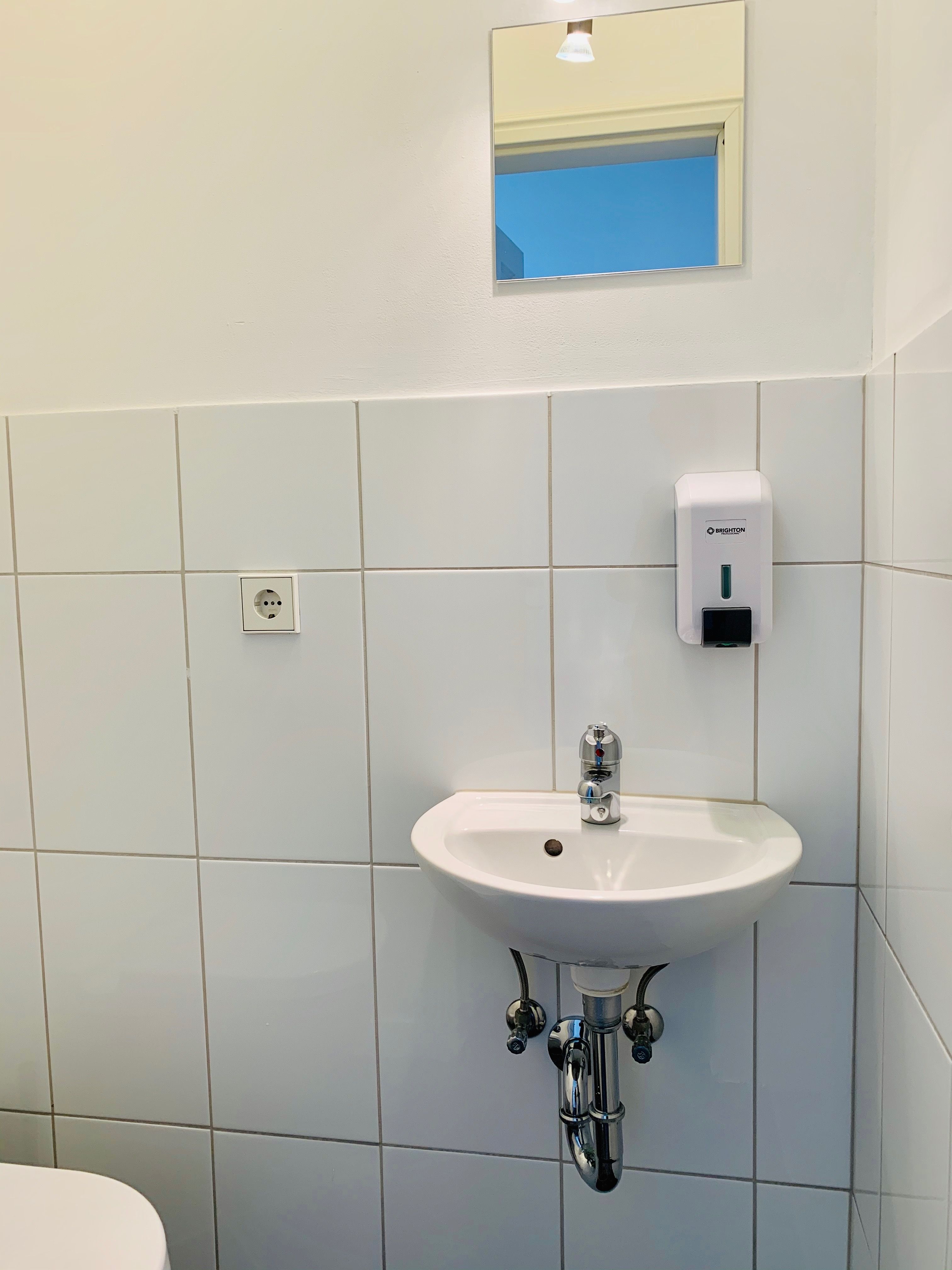  3 Large Rooms In Classical Berlin Building With Lift Close To Kollwitzplatz And ALEX  -  3 large rooms in classical Berlin building with lift close to Kollwitzplatz and ALEX  - Gallery -  14