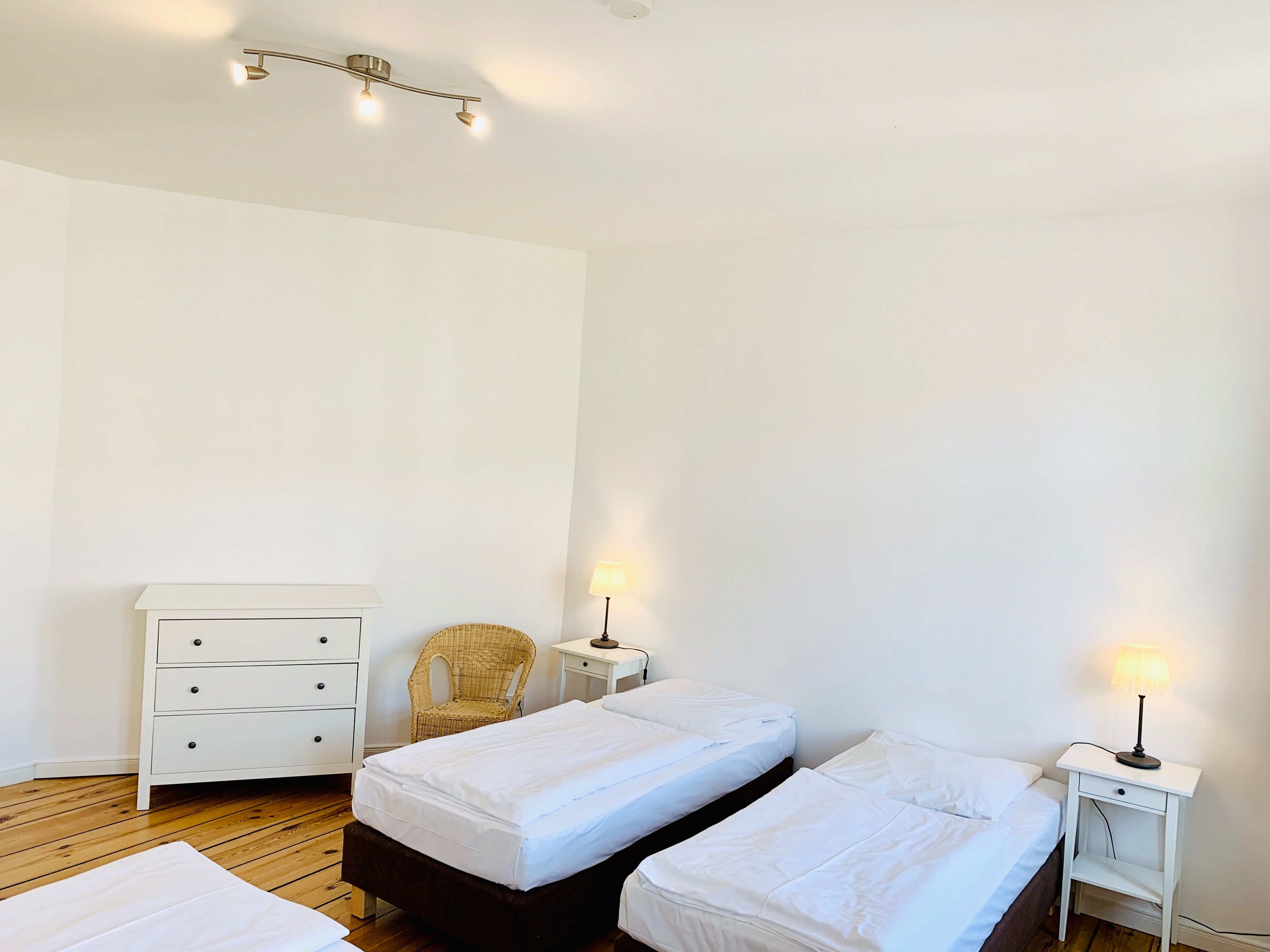  3 Large Rooms In Classical Berlin Building With Lift Close To Kollwitzplatz And ALEX  -  3 large rooms in classical Berlin building with lift close to Kollwitzplatz and ALEX  - Gallery -  10