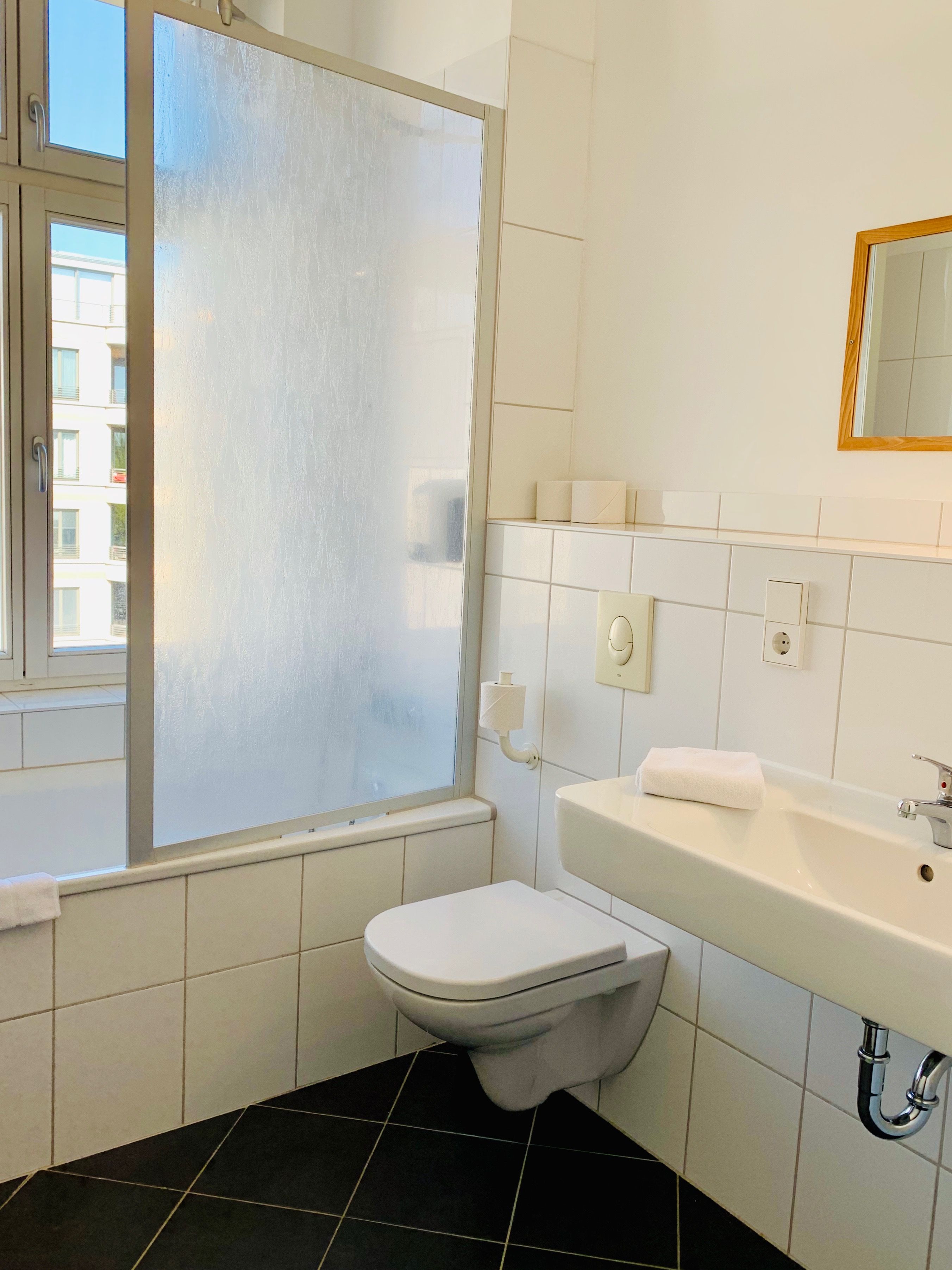  3 Large Rooms In Classical Berlin Building With Lift Close To Kollwitzplatz And ALEX  -  3 large rooms in classical Berlin building with lift close to Kollwitzplatz and ALEX  - Gallery -  11