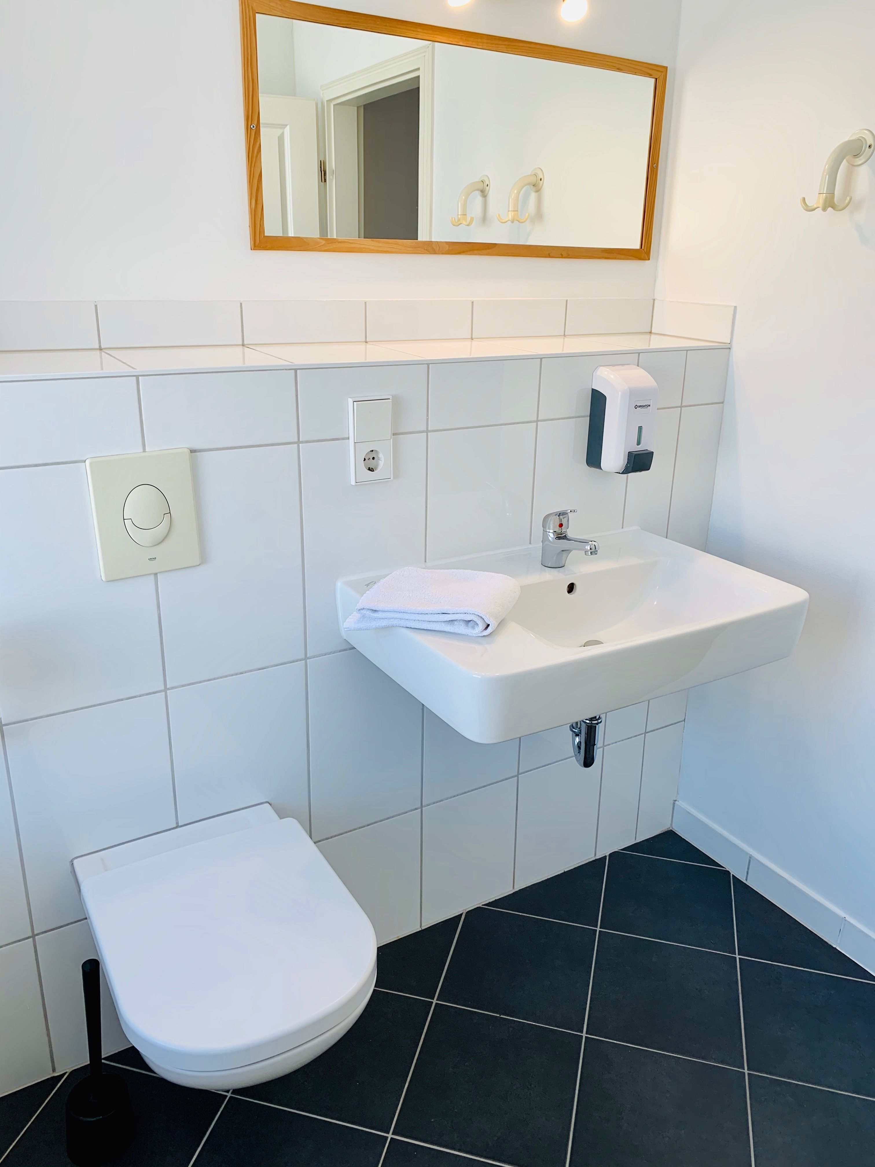  3 Large Rooms In Classical Berlin Building With Lift Close To Kollwitzplatz And ALEX  -  3 large rooms in classical Berlin building with lift close to Kollwitzplatz and ALEX  - Gallery -  12