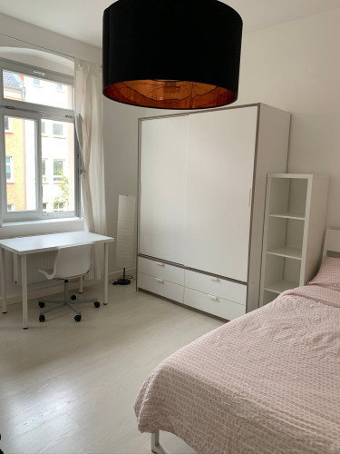 Sunny flat with balcony in central Berlin