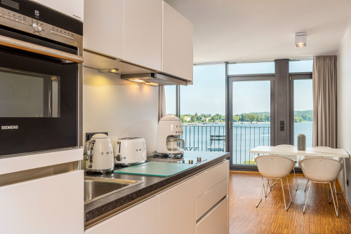 Design Apartment with direct lake view in Potsdam