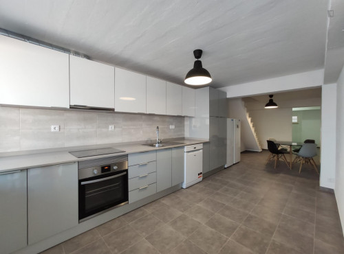 Bedroom in Residence near Oeiras train station