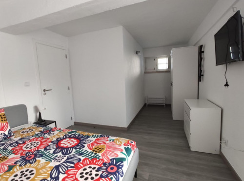 Bedroom in Residence near Oeiras train station