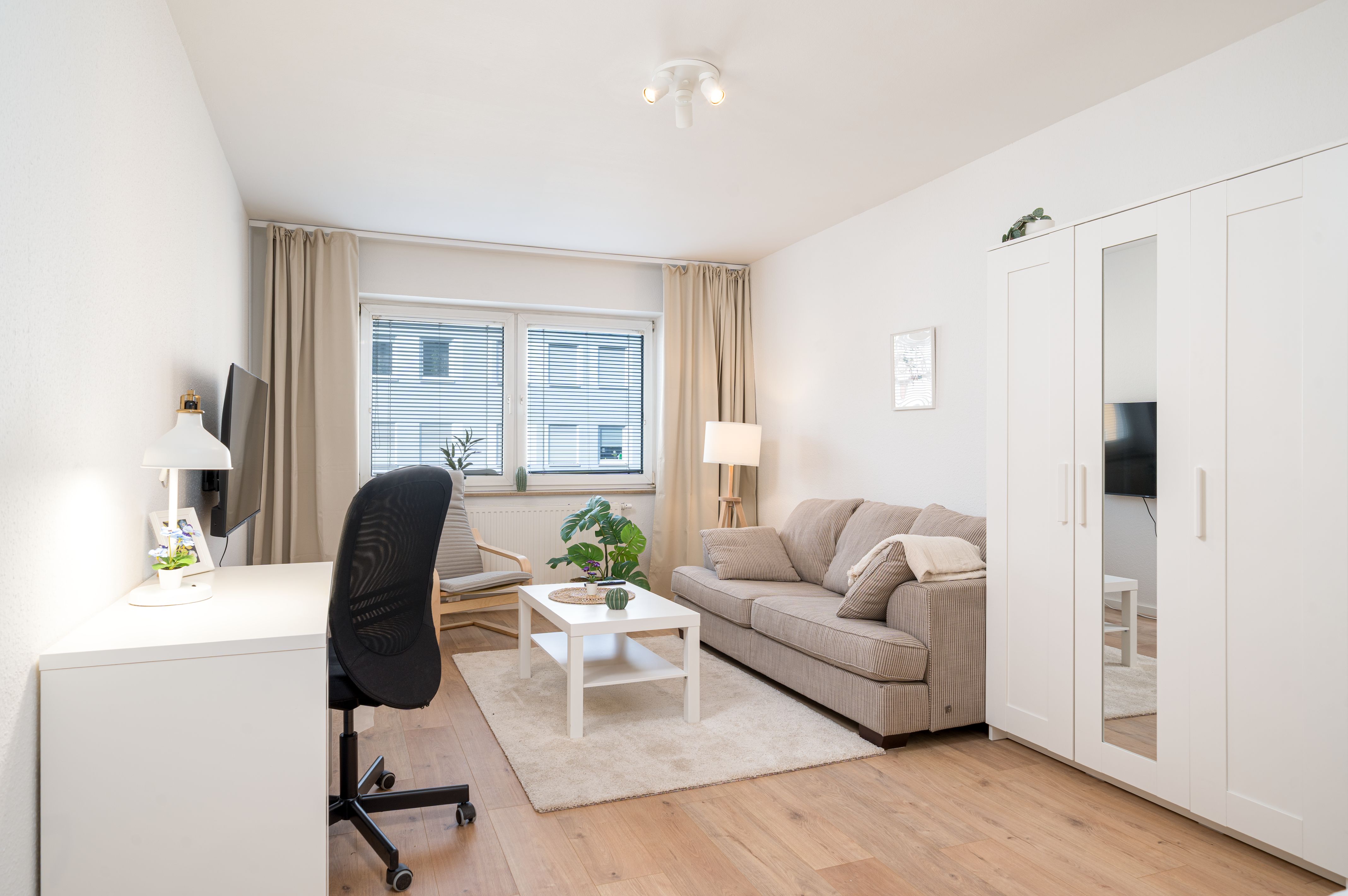 Fully Furnished Studio With Workspace Near City Center Nürnberg - Fully furnished studio with workspace near city center Nürnberg - Gallery - 2