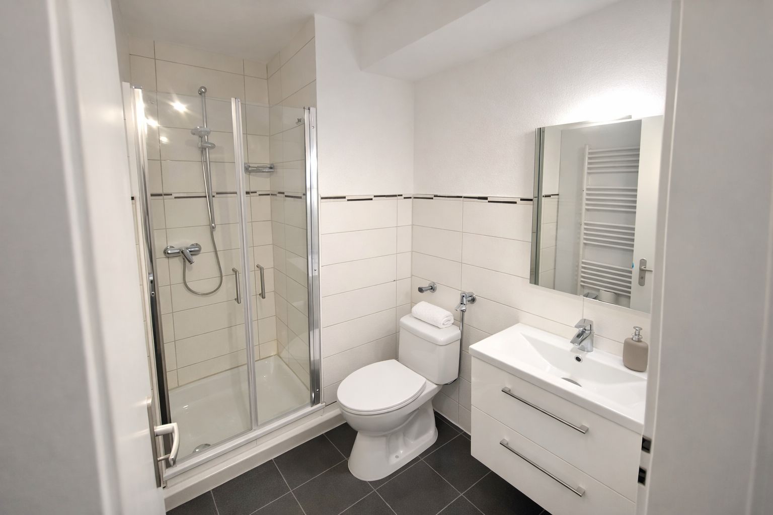 Fully Furnished Studio With Workspace Near City Center Nürnberg - Fully furnished studio with workspace near city center Nürnberg - Gallery - 5