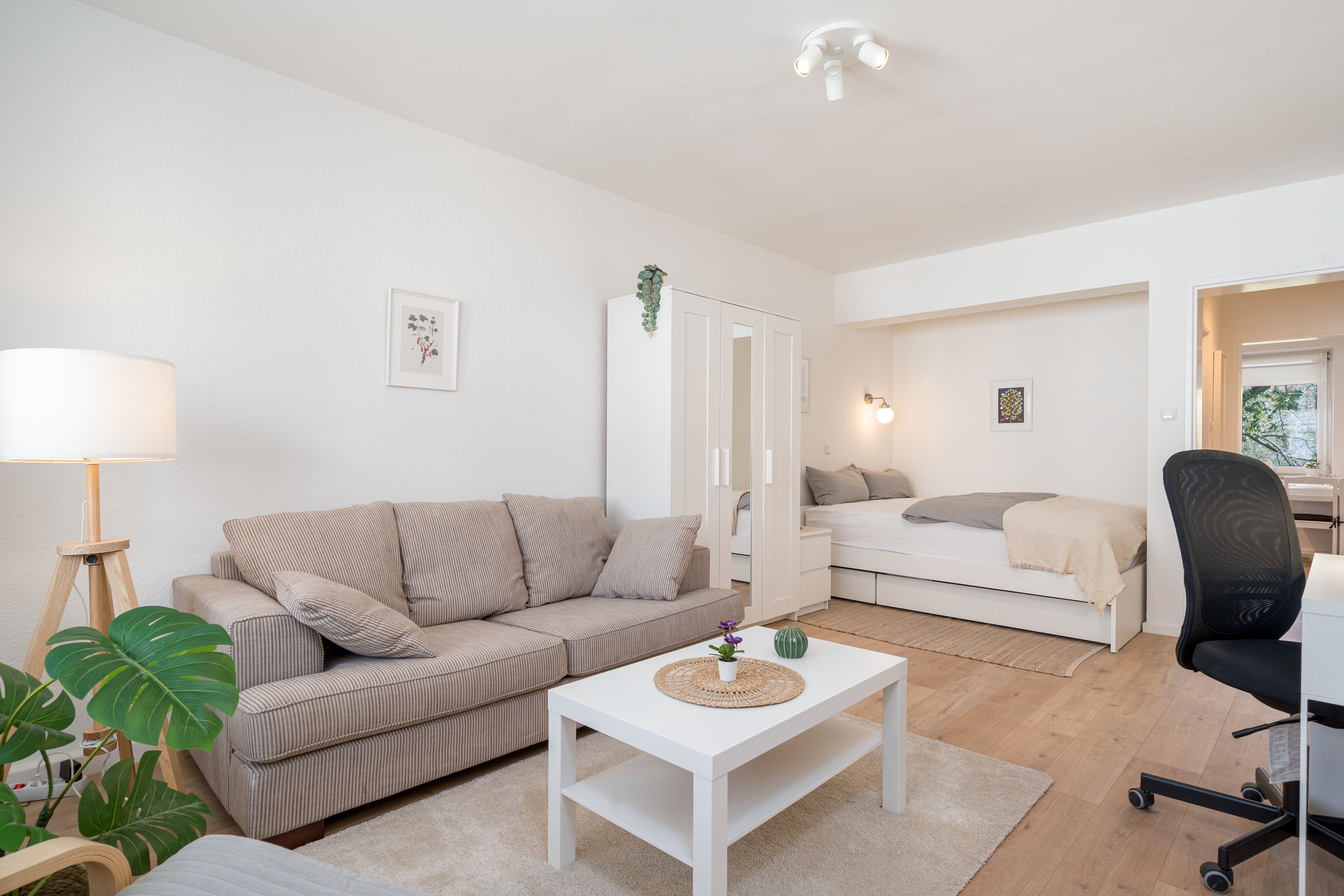 Fully Furnished Studio With Workspace Near City Center Nürnberg - Fully furnished studio with workspace near city center Nürnberg - Gallery - 1