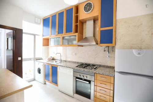 Bright single bedroom near Olaias metro station