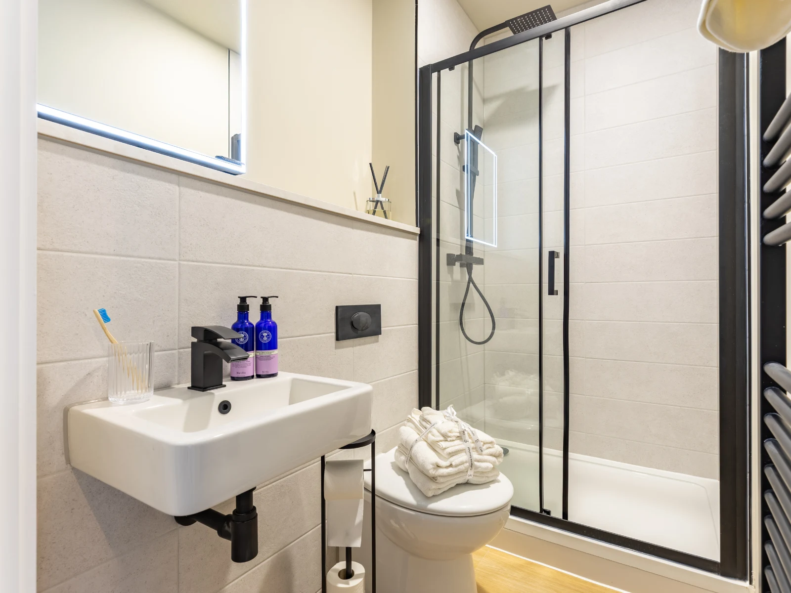  Cosy Studio Apartment  -  Fitz & Knox  - Gallery -  6