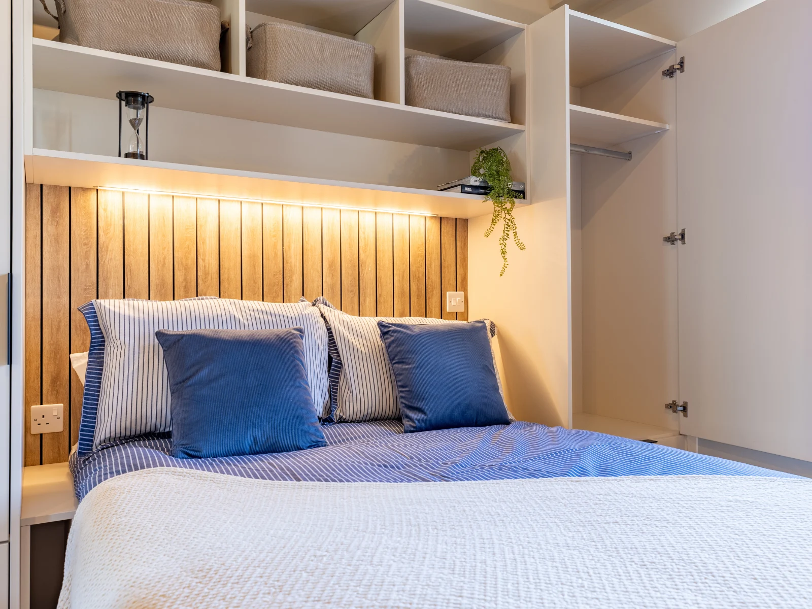  Comfy Studio Apartment  -  Fitz & Knox  - Gallery -  4