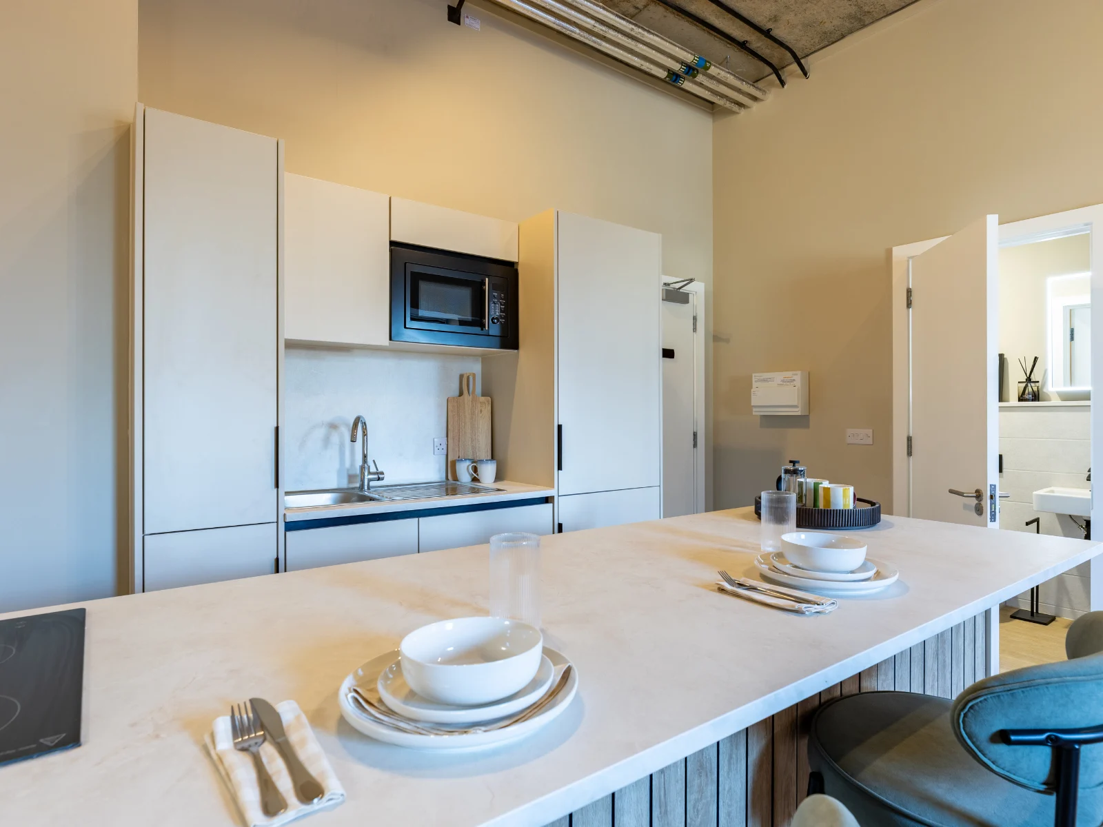 Comfy Studio Apartment  -  Fitz & Knox  - Gallery -  7