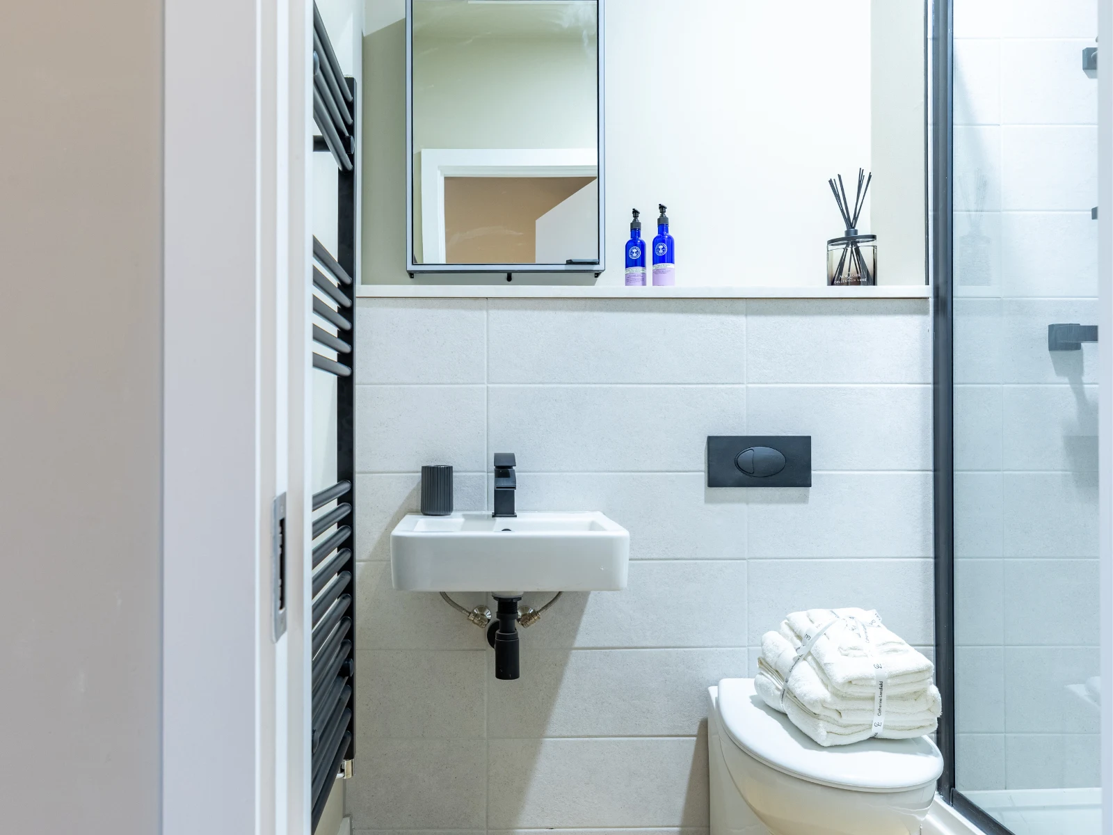  Roomy Studio Apartment  -  Fitz & Knox  - Gallery -  7
