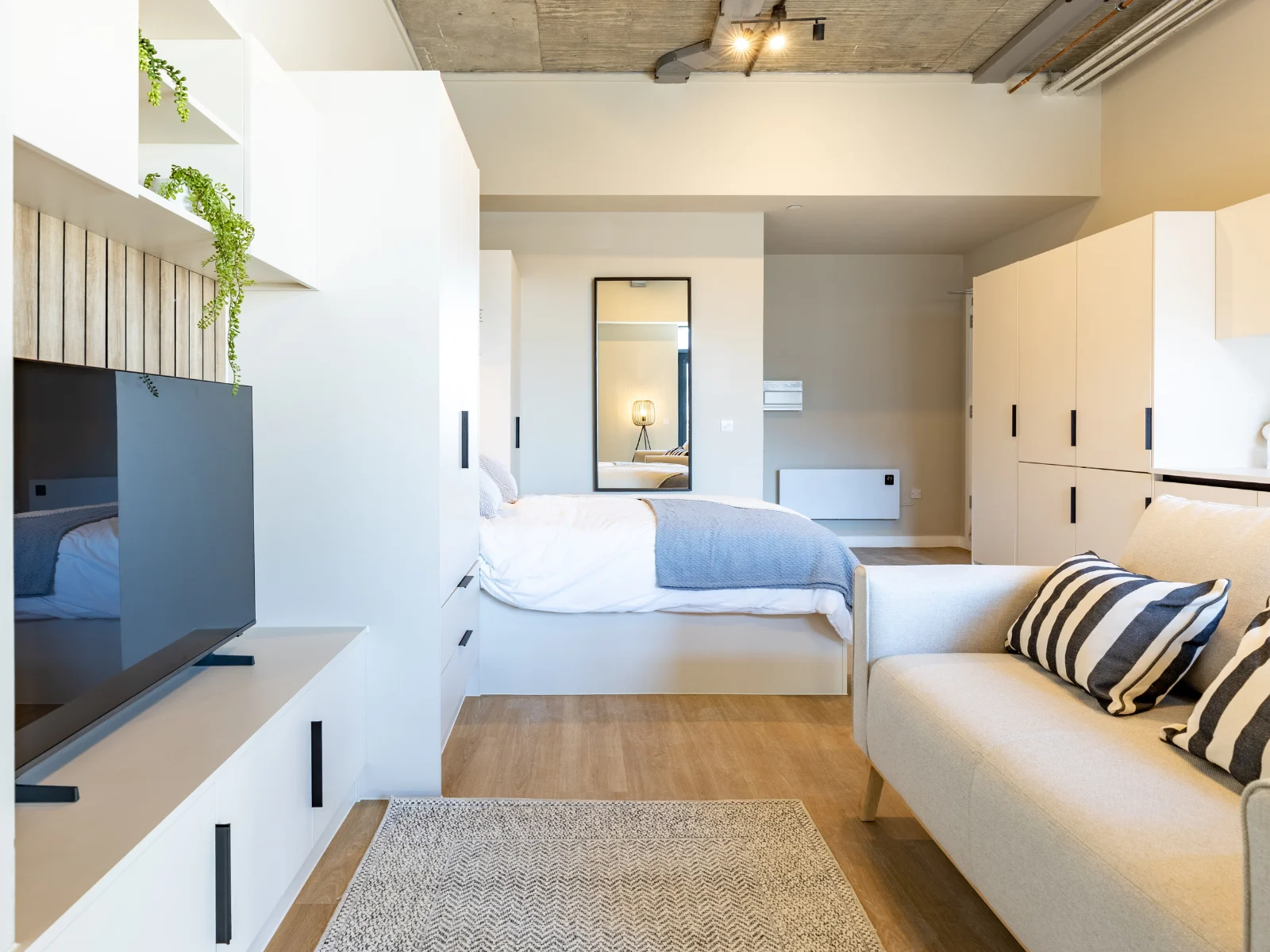  Stretch Studio Apartment  -  Fitz & Knox  - Gallery -  6