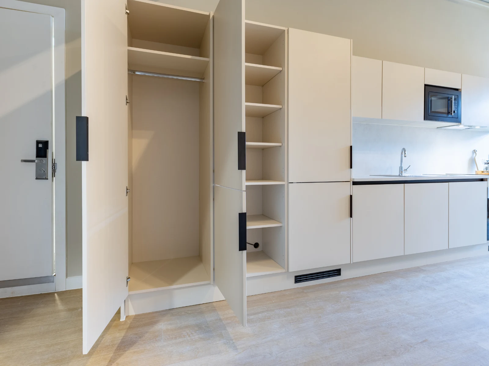  Stretch Studio Apartment  -  Fitz & Knox  - Gallery -  3