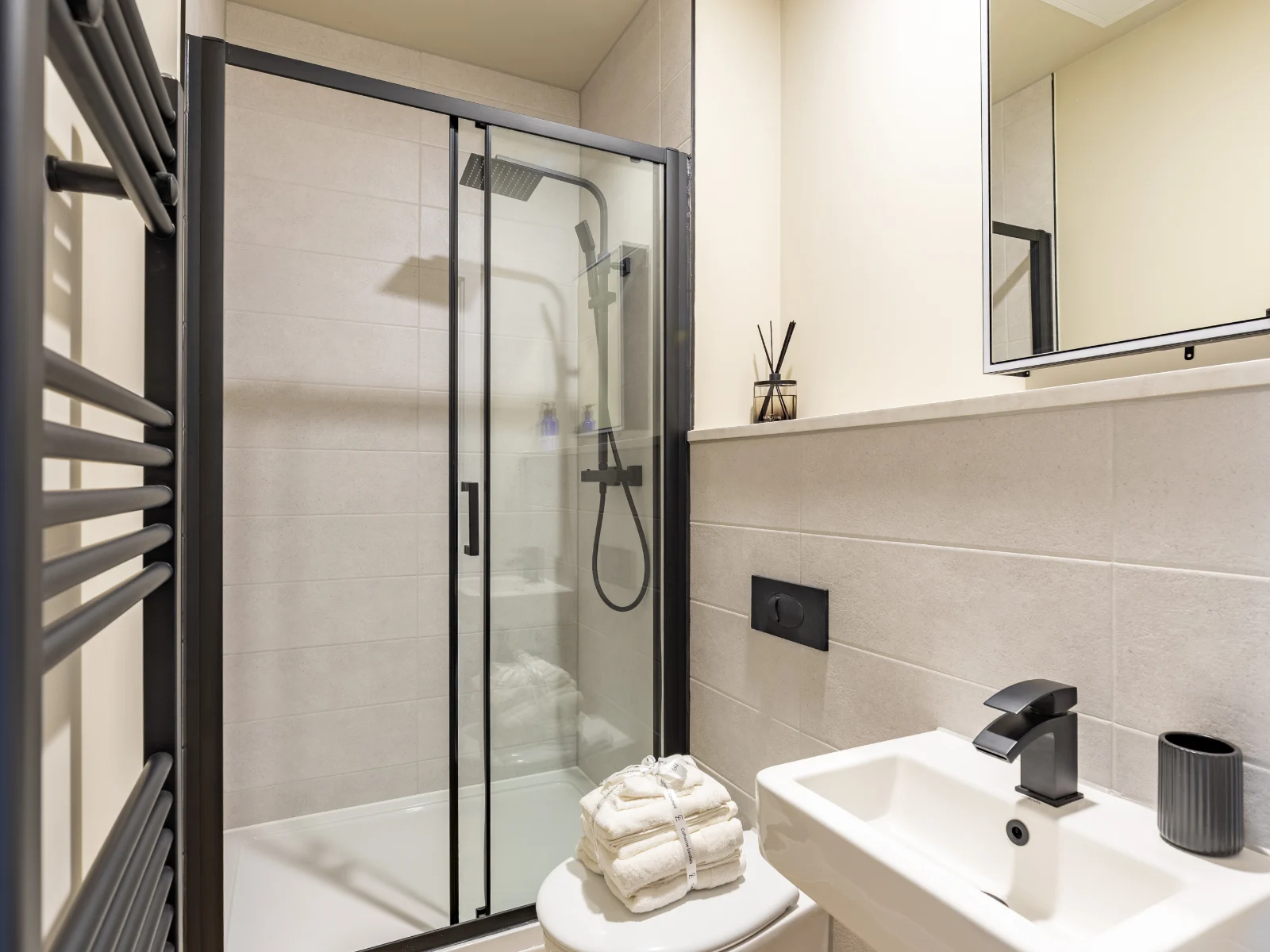  Stretch Studio Apartment  -  Fitz & Knox  - Gallery -  7