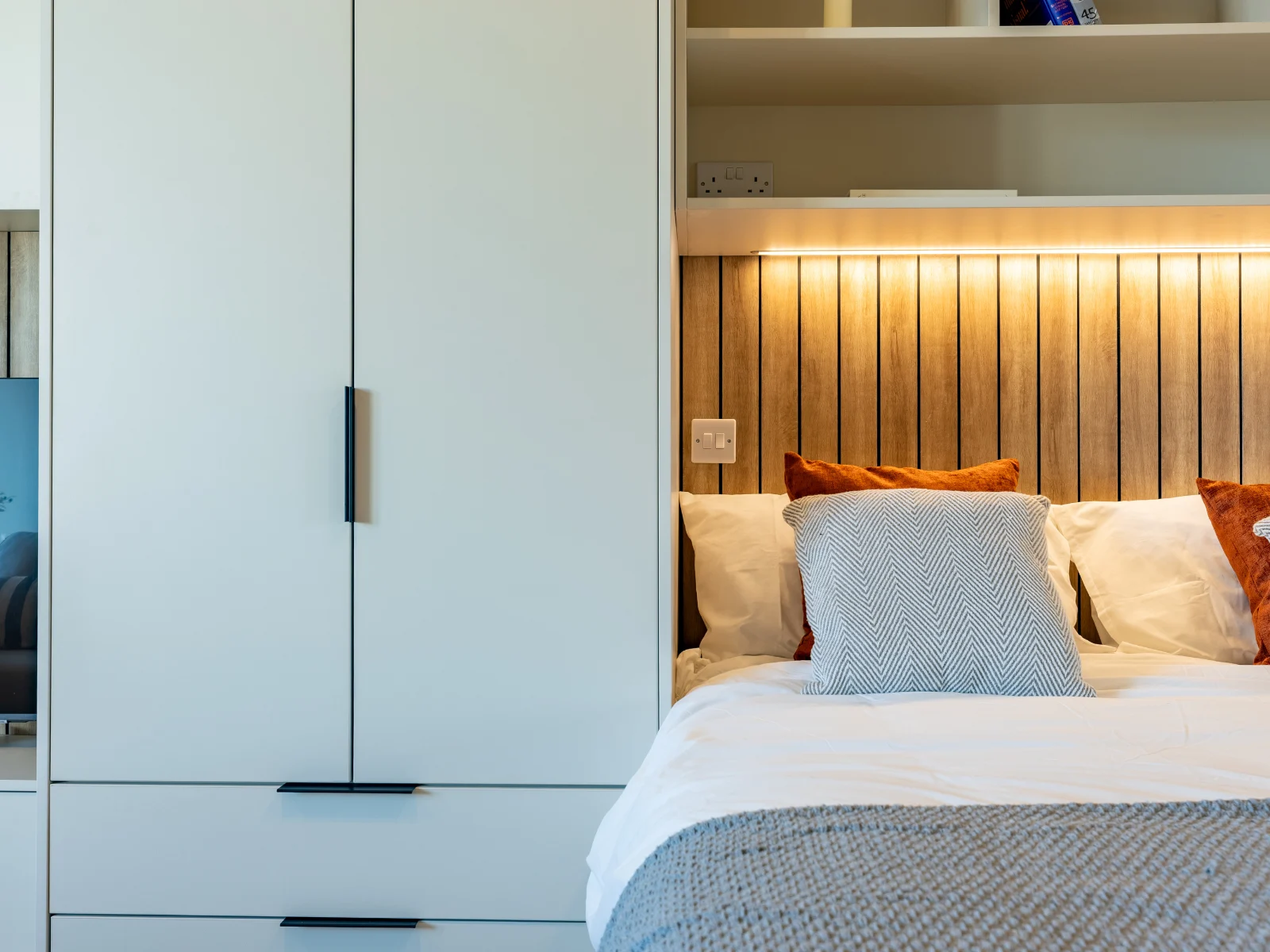 Stretch Studio Apartment  -  Fitz & Knox  - Gallery -  1