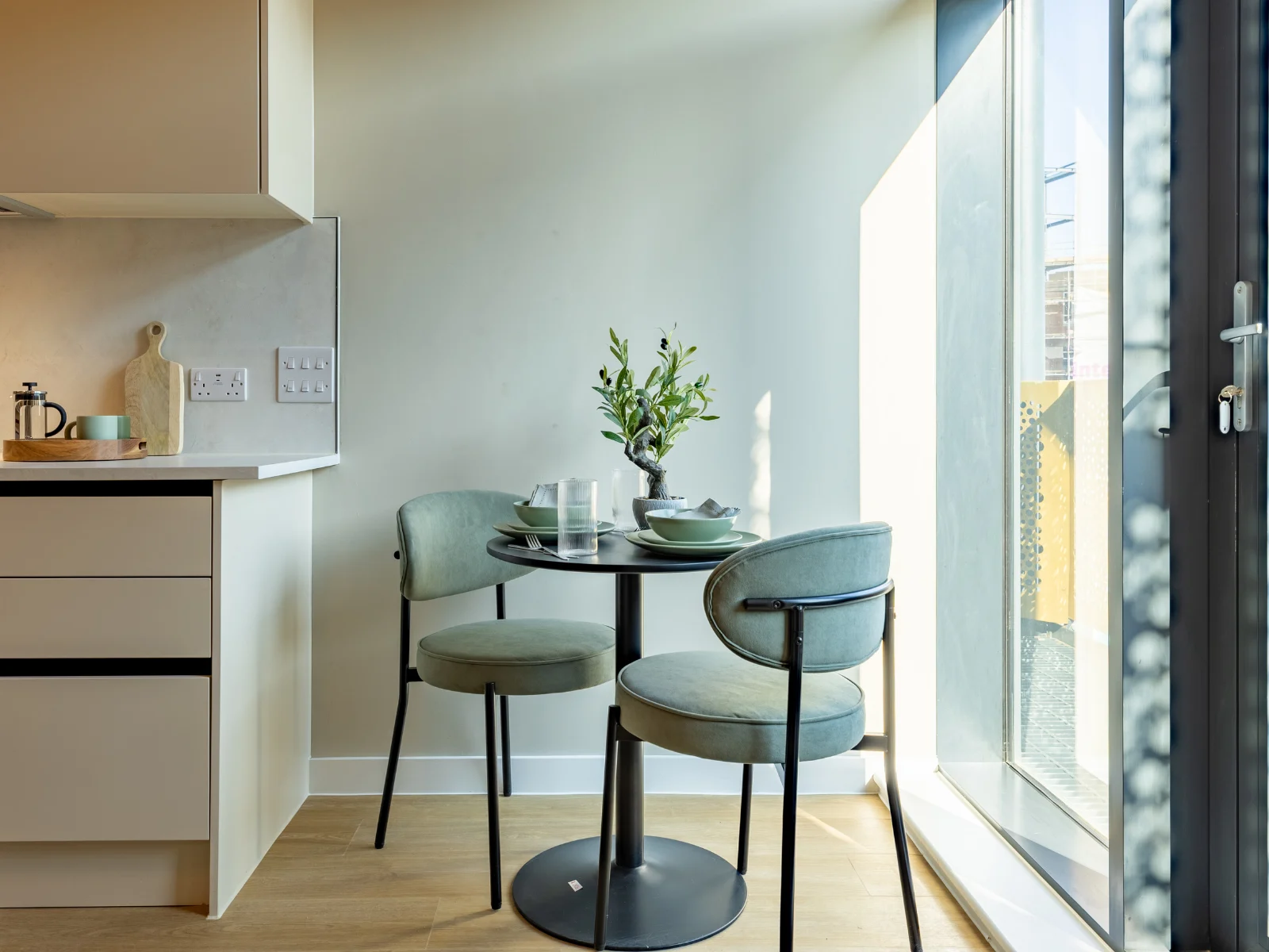  Stretch Studio Apartment Plus  -  Fitz & Knox  - Gallery -  2