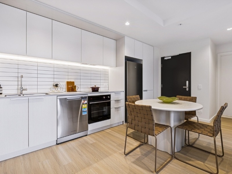 2 Bedroom, 2 Bathroom Apartment (Furnished) - 6