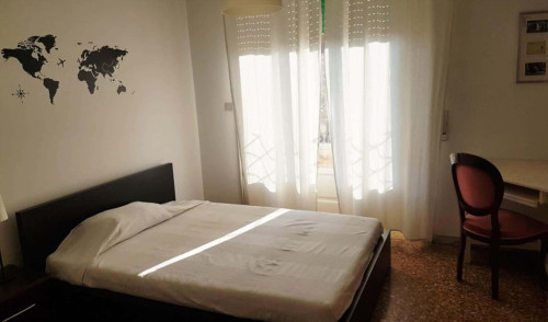 Room in Via Elio Donato, Roma for 60 m² with 2 bedrooms
