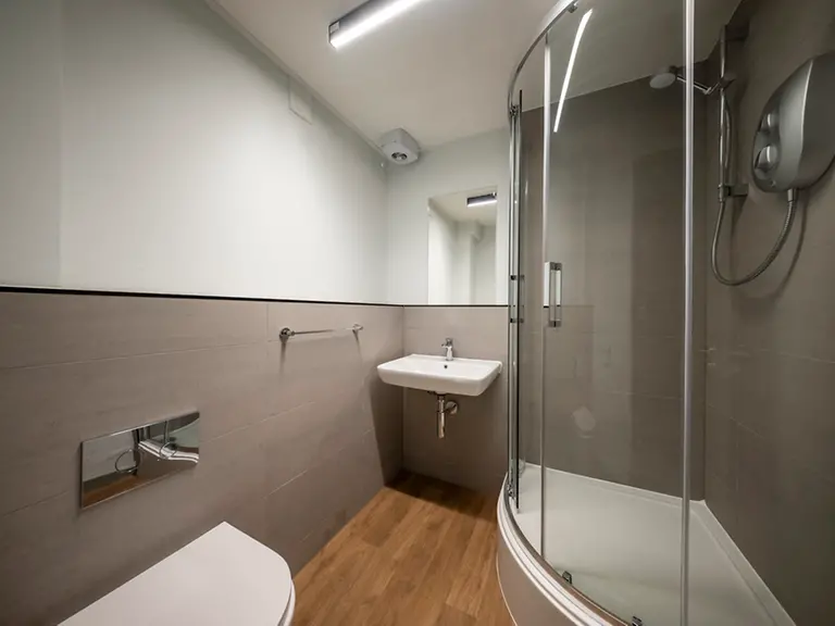  6 Bed Townhouse Deluxe  -  Meadow Court  - Gallery -  3