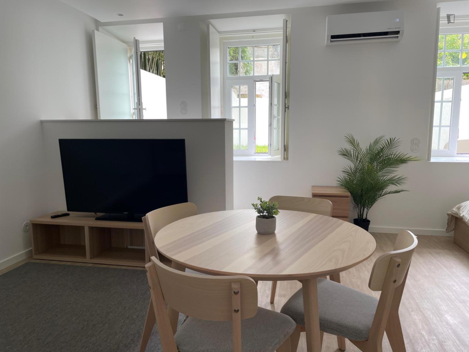 Charming Studio With A Terrace Close To University Of Coimbra - Charming Studio with a terrace close to University of Coimbra - Gallery - 1