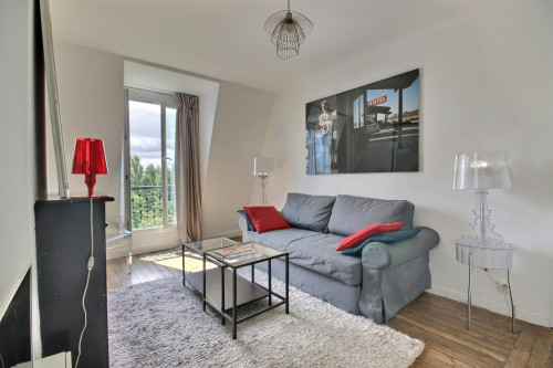 Avenue de Versailles, Paris