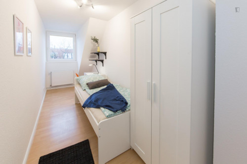 Charming single bedroom in a 5-bedroom apartment near U Hermannplatz (Berlin) metro station