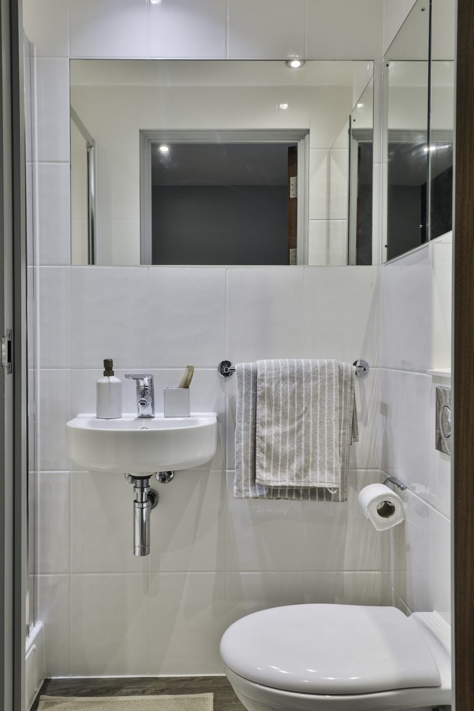 Classic 2 Bed Apartment - 8