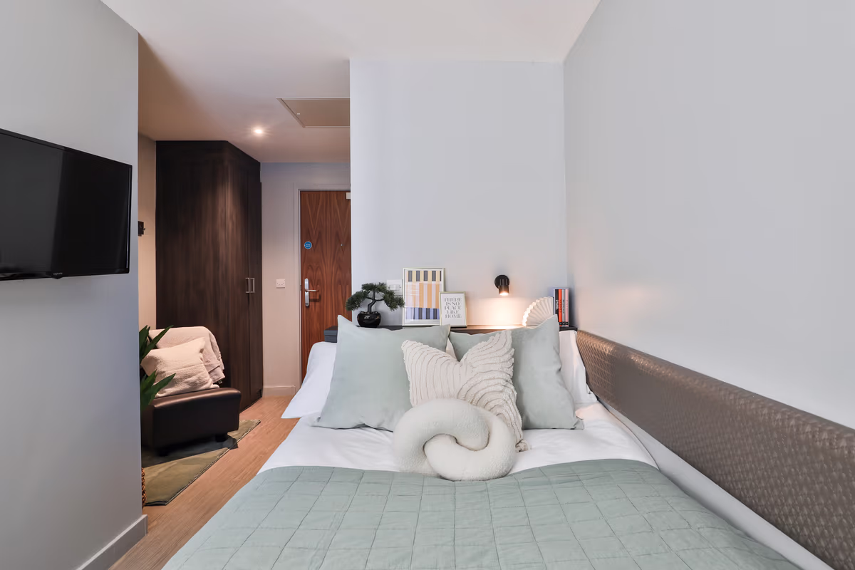 Classic 2 Bed Apartment - Windsor House - Gallery - 2