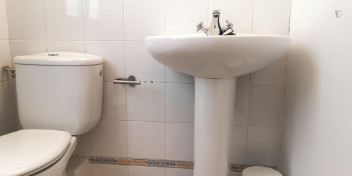 Welcoming single bedroom in Gaztambide