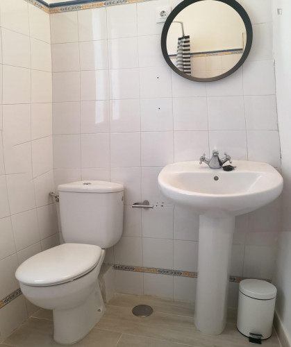 Welcoming single bedroom in Gaztambide