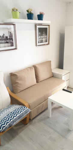 Homely single bedroom near the Alto de Extremadura metro