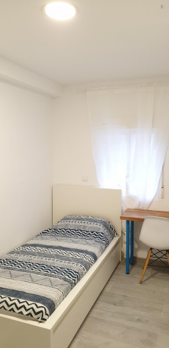 Homely single bedroom near the Alto de Extremadura metro