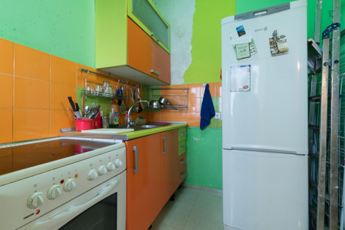 Lively single bedroom close to the Alto de Extremadura metro station
