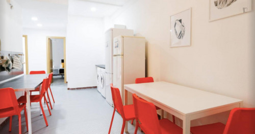 Cool double bedroom with a balcony, in Palacio  - Gallery -  5