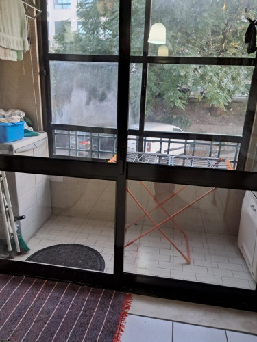 Pleasant bedroom in a 4-bedroom flat  - Gallery -  5