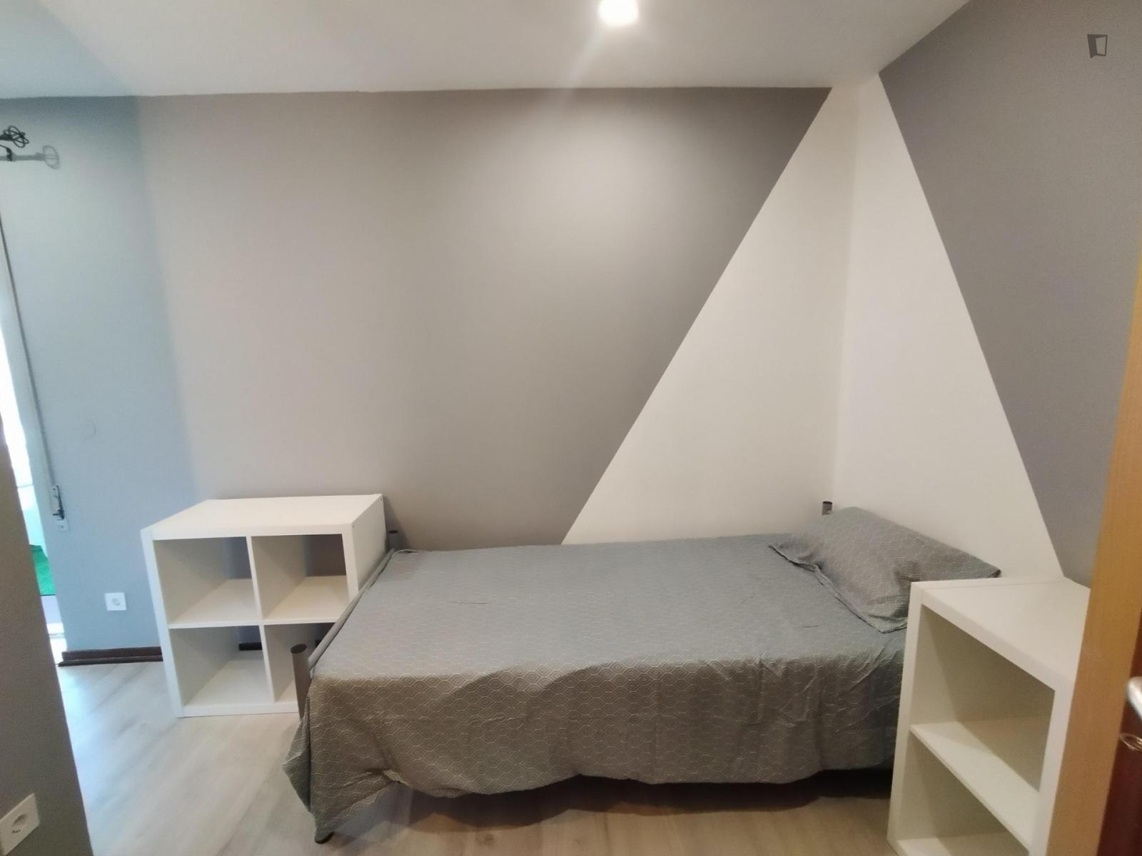 Single Room With A Balcony, Overlooking The Historic Center And Close To The Sports Faculty. - Single room with a balcony, overlooking the historic center and close to the sports faculty. - Gallery - 1