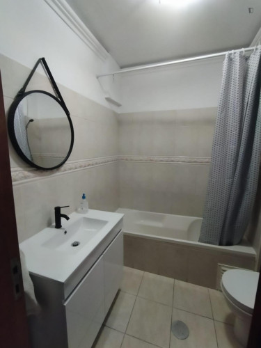 Single room with a balcony, overlooking the historic center and close to the sports faculty. - Gallery - 10